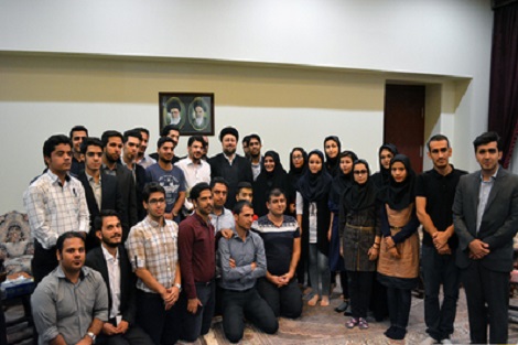 دیدار اعضای شورای مرکزی انجمن فرهنگ و سیاست دانشگاه شیراز با یادگار امام