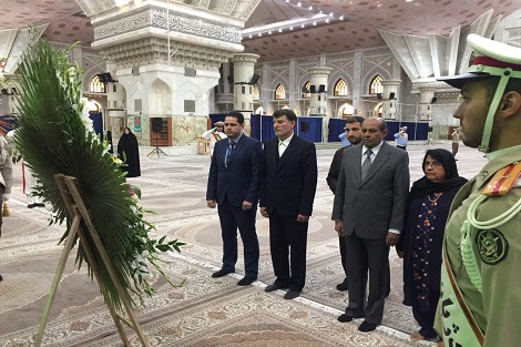 ادای احترام وزیر امور خارجه سریلانکا به مقام شامخ امام خمینی(س)