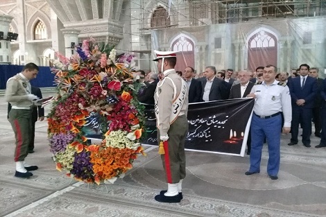 وزیر نفت با جمعی از مدیران این وزارتخانه با آرمان های امام خمینی(س) تجدید میثاق کردند