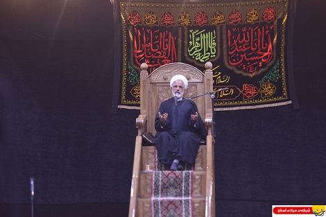 امروز عده ای در داخل آگاهانه یا ناآگاهانه در زمین دشمن بازی می کنند
