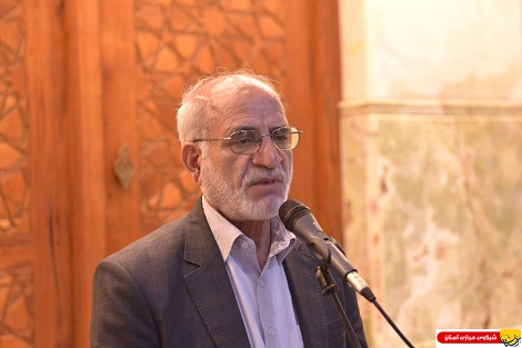 استاندار تهران در حرم مطهر گفت: بازسازی کشور دون کمک از دیگر قدرت ها درس بزرگی برای دولتمردان است