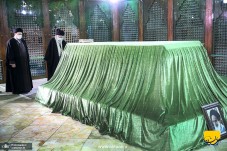 حضور رهبر معظم انقلاب در حرم مطهر حضرت امام خمینی(س)