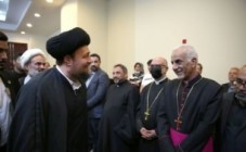 دیدار جمعی از پیروان ادیان الهی با یادگار امام در حرم مطهر امام راحل