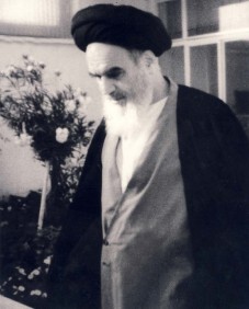 جماران، ۱۳۵۹_ سخنرانی در جمع کارکنان مؤسسه «اطلاعات»؛...