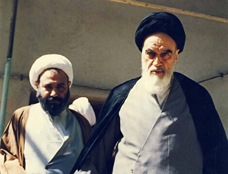 نوفل لوشاتو، ۱۳۵۷_ سخنرانی در جمع ایرانیان مقیم پاریس درباره توطئه بر علیه اسلام و روحانیت